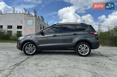 Внедорожник / Кроссовер Ford Escape 2016 в 