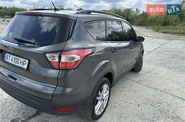 Внедорожник / Кроссовер Ford Escape 2016 в 