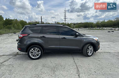 Внедорожник / Кроссовер Ford Escape 2016 в 