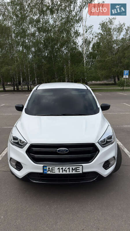 Позашляховик / Кросовер Ford Escape 2016 в Кривому Розі