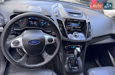 Внедорожник / Кроссовер Ford Escape 2015 в 