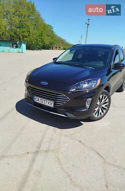 Внедорожник / Кроссовер Ford Escape 2020 в 