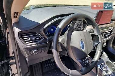 Внедорожник / Кроссовер Ford Escape 2020 в 