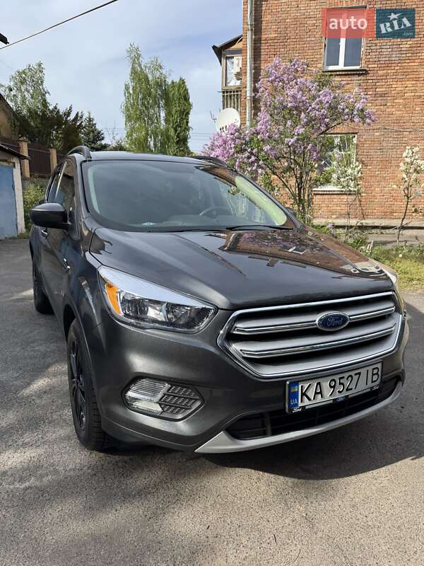 Позашляховик / Кросовер Ford Escape 2018 в 