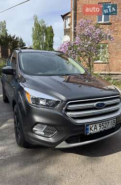 Позашляховик / Кросовер Ford Escape 2018 в 