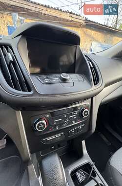 Позашляховик / Кросовер Ford Escape 2018 в 