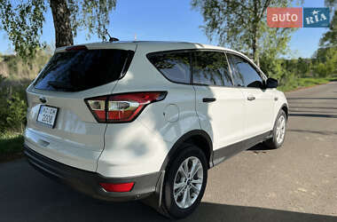 Позашляховик / Кросовер Ford Escape 2016 в 