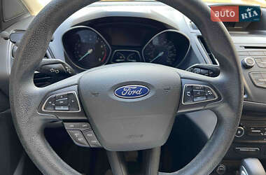 Позашляховик / Кросовер Ford Escape 2016 в 