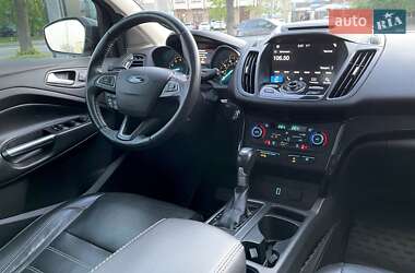 Внедорожник / Кроссовер Ford Escape 2017 в 