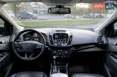 Внедорожник / Кроссовер Ford Escape 2017 в 