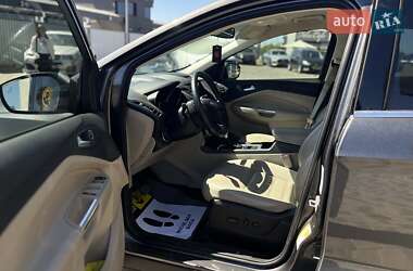 Внедорожник / Кроссовер Ford Escape 2017 в 