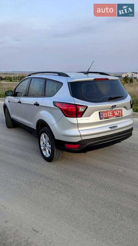 Внедорожник / Кроссовер Ford Escape 2018 в Ровно