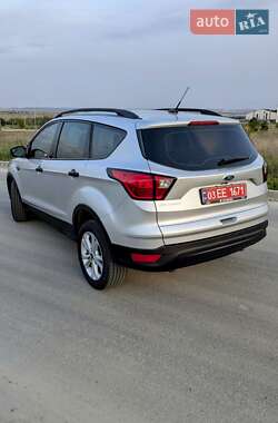 Внедорожник / Кроссовер Ford Escape 2018 в 