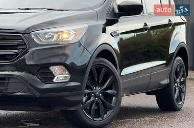 Позашляховик / Кросовер Ford Escape 2019 в 