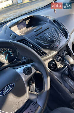 Позашляховик / Кросовер Ford Escape 2014 в 