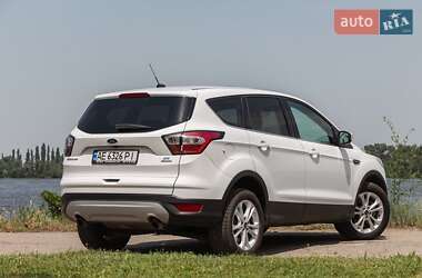 Внедорожник / Кроссовер Ford Escape 2016 в 