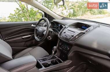 Внедорожник / Кроссовер Ford Escape 2016 в 