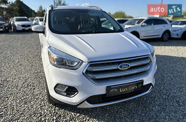 Внедорожник / Кроссовер Ford Escape 2016 в 