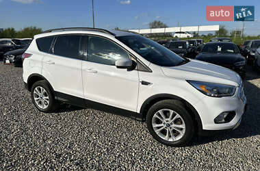 Внедорожник / Кроссовер Ford Escape 2016 в 