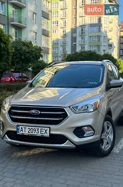 Внедорожник / Кроссовер Ford Escape 2018 в 