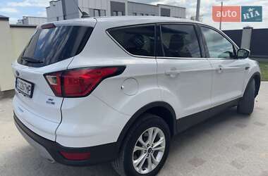Внедорожник / Кроссовер Ford Escape 2019 в 