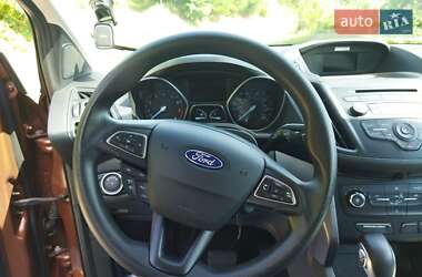 Позашляховик / Кросовер Ford Escape 2016 в 