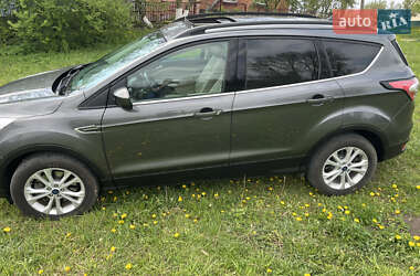 Внедорожник / Кроссовер Ford Escape 2017 в 