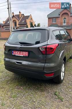 Позашляховик / Кросовер Ford Escape 2019 в 