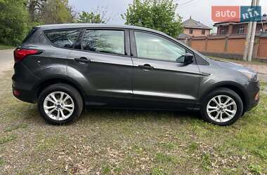 Позашляховик / Кросовер Ford Escape 2019 в 