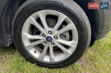 Позашляховик / Кросовер Ford Escape 2019 в 