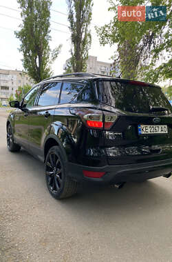 Внедорожник / Кроссовер Ford Escape 2017 в 