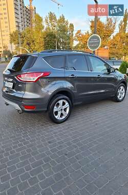 Внедорожник / Кроссовер Ford Escape 2015 в 