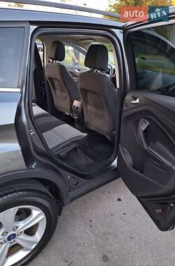 Внедорожник / Кроссовер Ford Escape 2015 в 