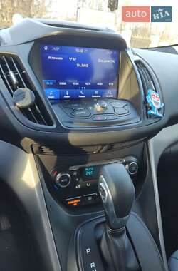 Внедорожник / Кроссовер Ford Escape 2015 в 