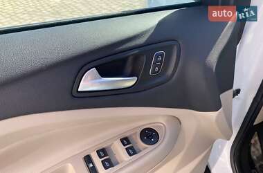 Внедорожник / Кроссовер Ford Escape 2018 в 