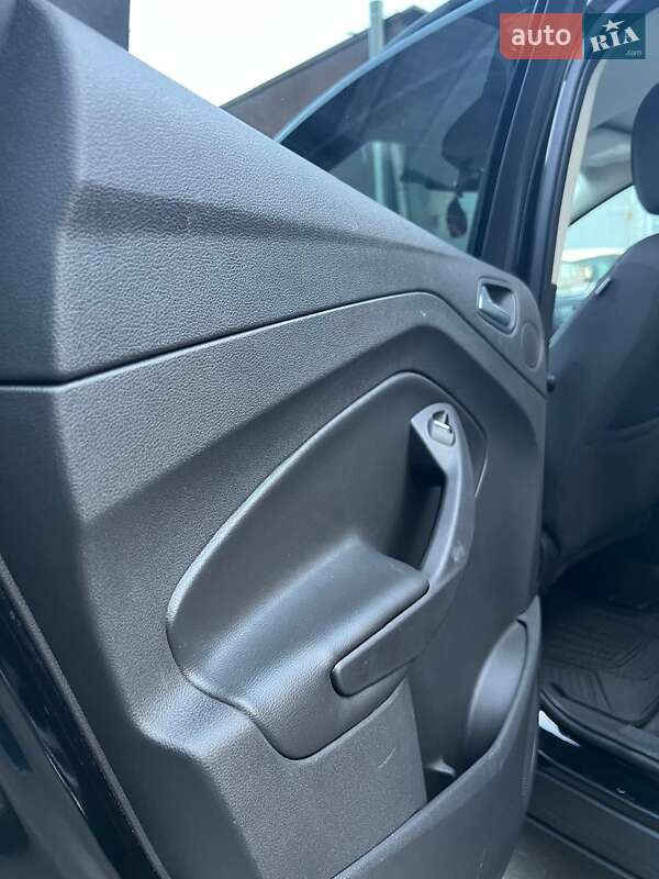 Внедорожник / Кроссовер Ford Escape 2016 в Днепре