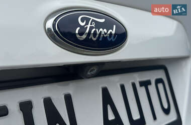 Внедорожник / Кроссовер Ford Escape 2014 в 