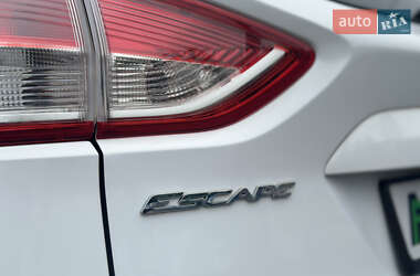 Внедорожник / Кроссовер Ford Escape 2014 в 