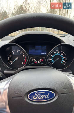 Внедорожник / Кроссовер Ford Escape 2015 в 
