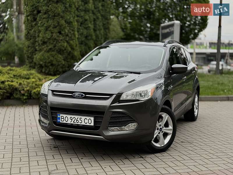 Позашляховик / Кросовер Ford Escape 2015 в 