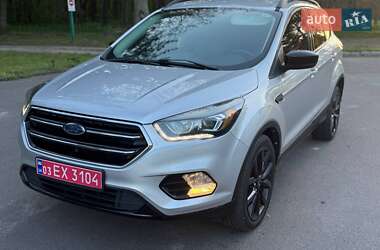 Позашляховик / Кросовер Ford Escape 2017 в Рівному