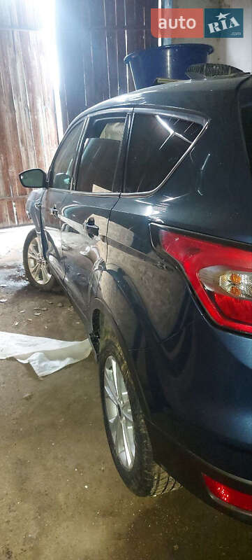 Внедорожник / Кроссовер Ford Escape 2018 в Ивано-Франковске