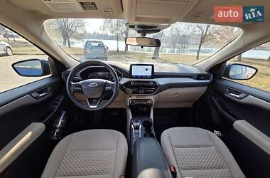 Позашляховик / Кросовер Ford Escape 2020 в 