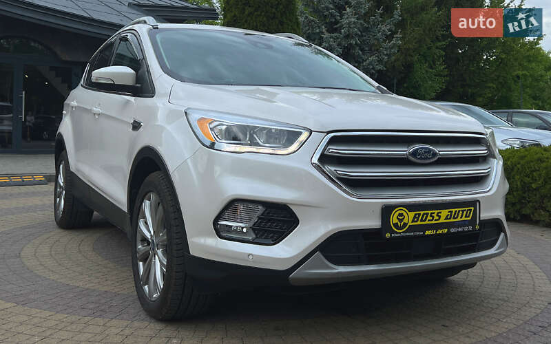 Внедорожник / Кроссовер Ford Escape 2018 в 