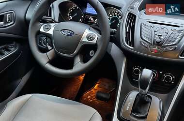Внедорожник / Кроссовер Ford Escape 2015 в 