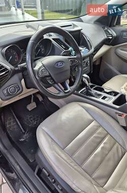 Позашляховик / Кросовер Ford Escape 2018 в 