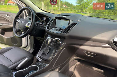 Позашляховик / Кросовер Ford Escape 2015 в 