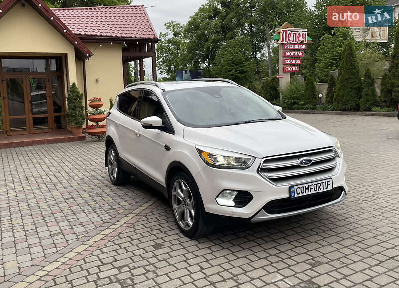 Позашляховик / Кросовер Ford Escape 2017 в Івано-Франківську