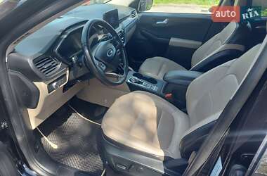 Позашляховик / Кросовер Ford Escape 2019 в 