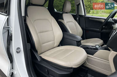 Внедорожник / Кроссовер Ford Escape 2021 в 